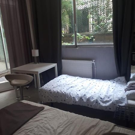 パリSudio With Private Garden&2 Beds On La Muetteアパートメント エクステリア 写真